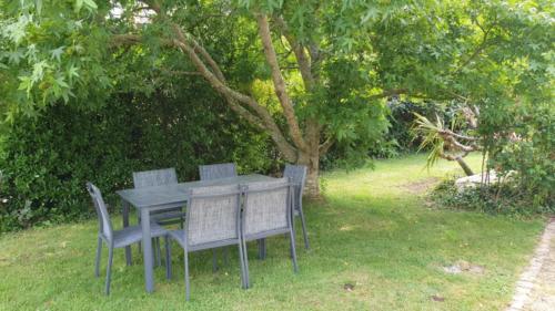 Table à l'ombre